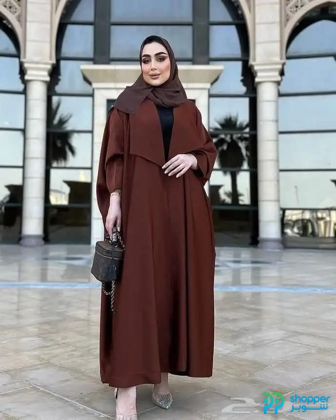 عباية نسائية طويلة محتشمة مستعملة مع حجاب وحقيبة يد صغيرة لون بني محروق بجميع المقاسات